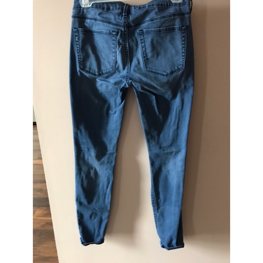 Bullhead Low Rise Jeans - Picture 2 of 3
